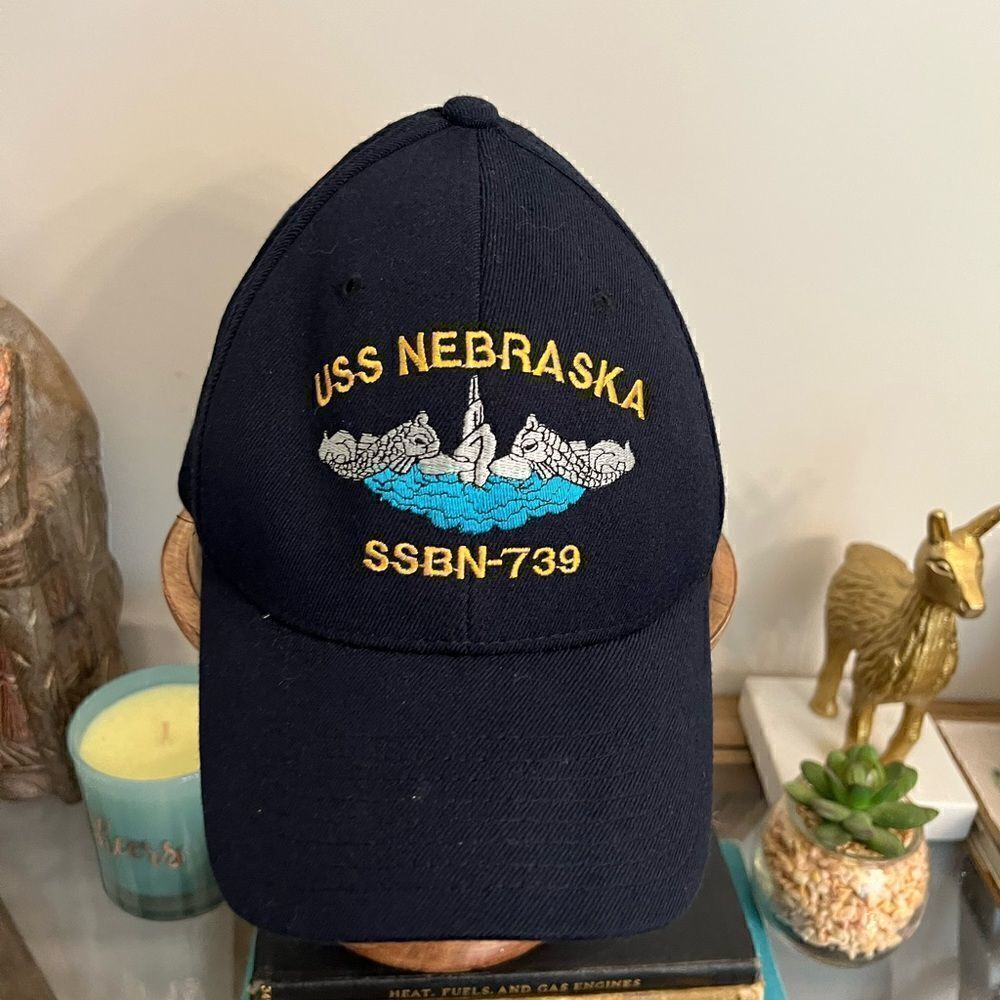 Men’s wool blend flex fit USS Nebraska Yupoong hat. Size S-M.